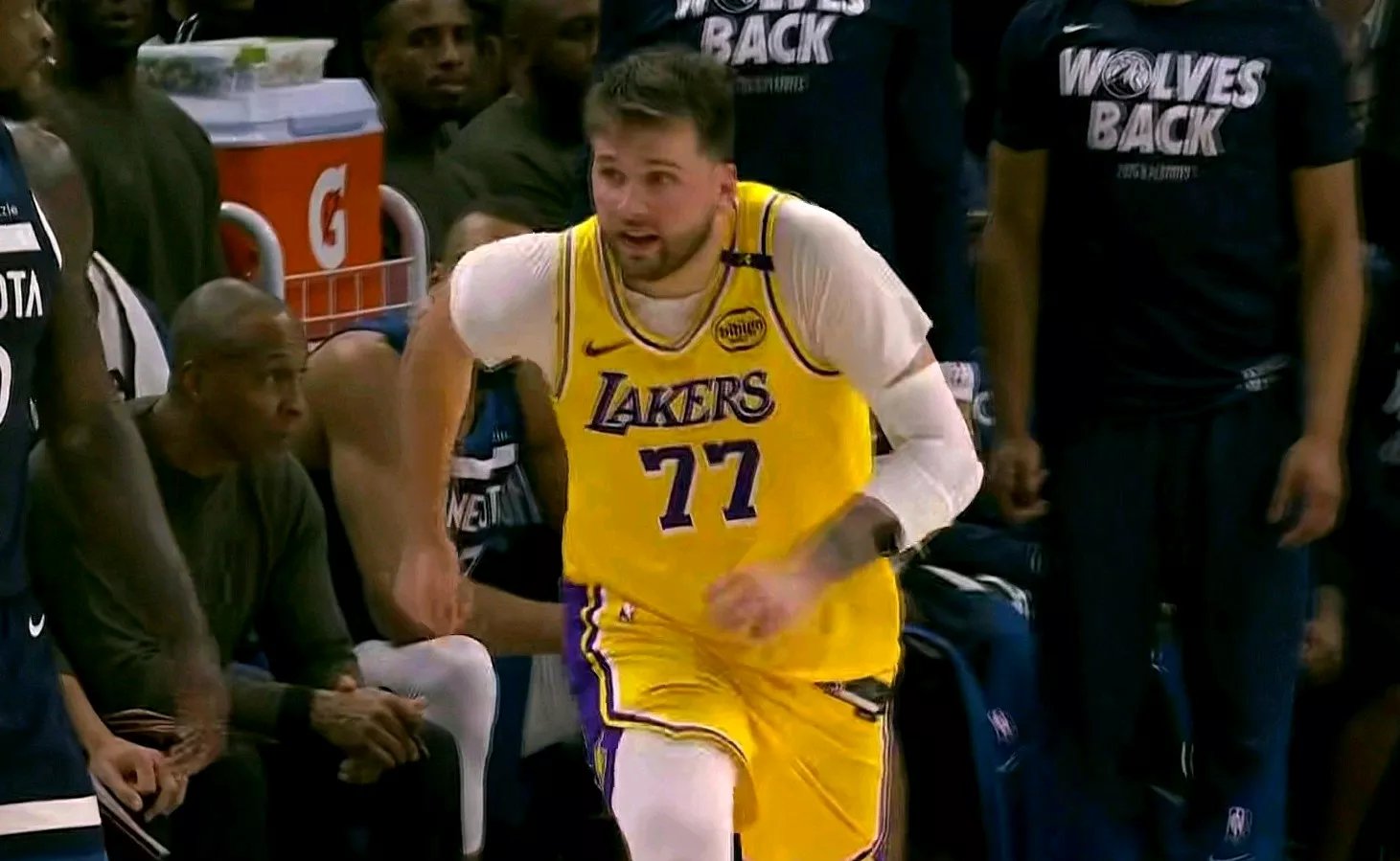 开云-包含东契奇连续十二场比赛得分超过锐不可当，老鹰不断突破！引发球迷热议的词条